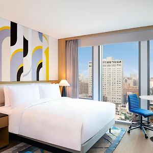 Deluxe King Room City View